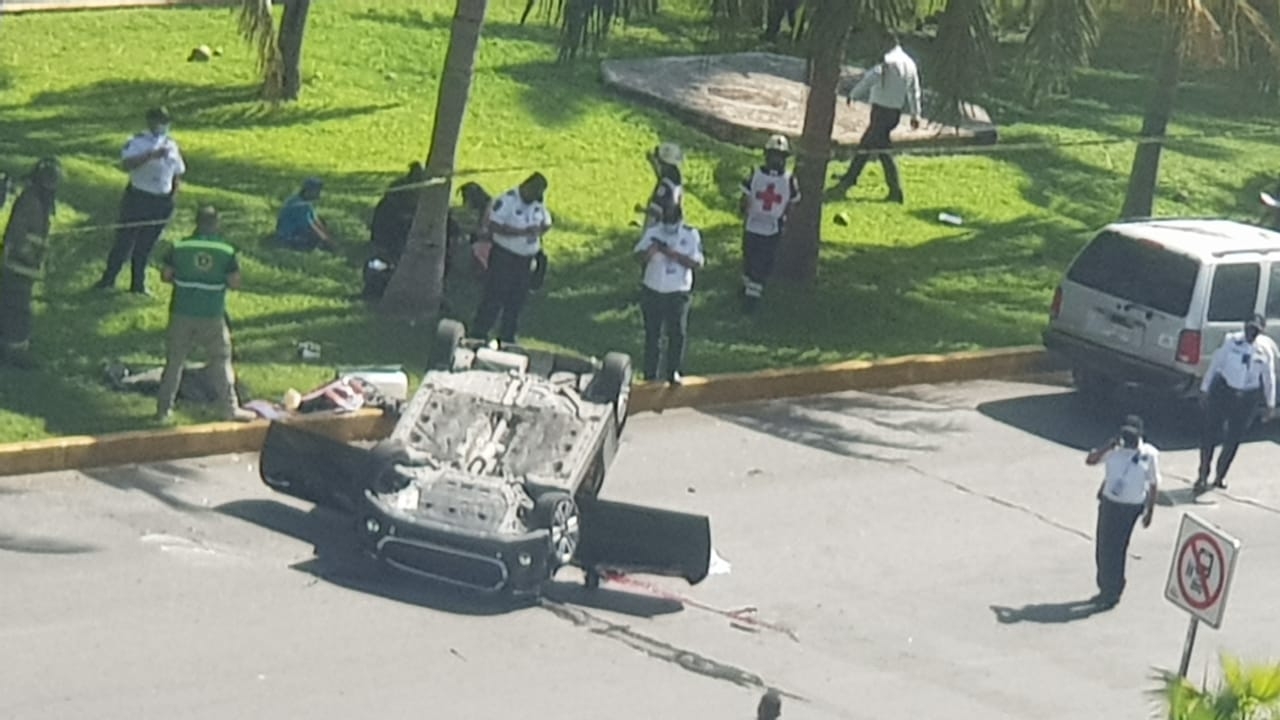 Vuelca coche y fallece una persona en vísperas de Navidad en Cancún