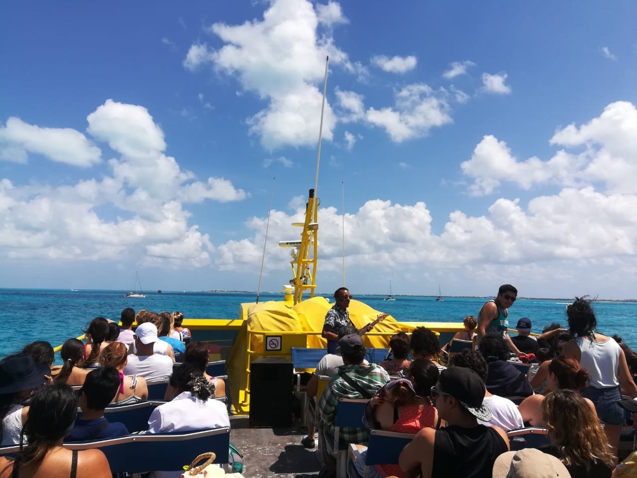 Arbitrario incremento tarifario de Ultramar en Isla Mujeres por Navidad