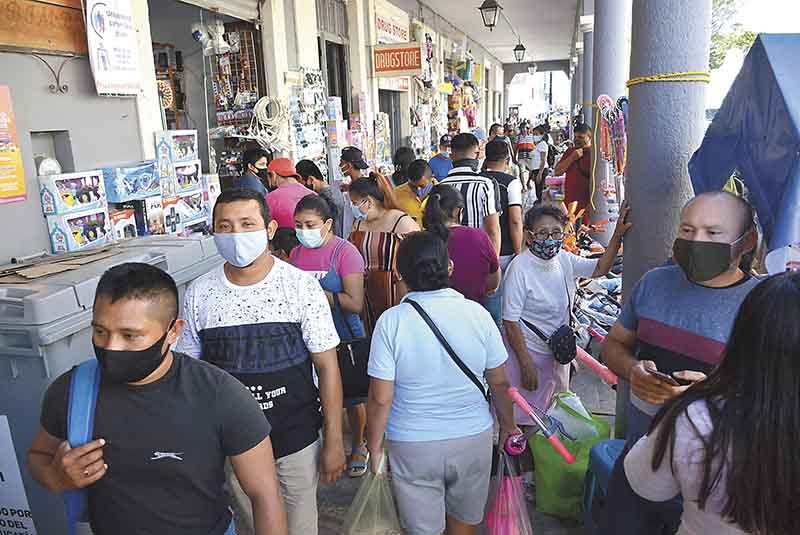 Más 200 mil personas realizan compras de pánico en el centro de Mérida