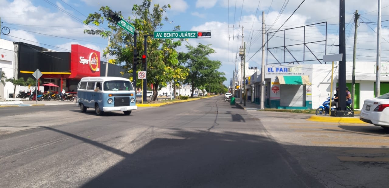 Principales avenidas de Cozumel, sin gran movimiento de personas