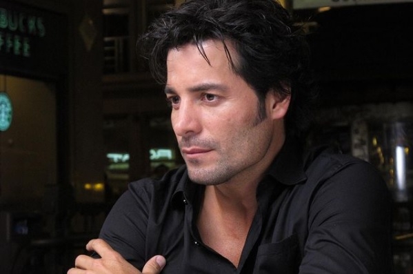 Chayanne se mantiene fiel a su estilo romántico y se aleja del Reggaeton