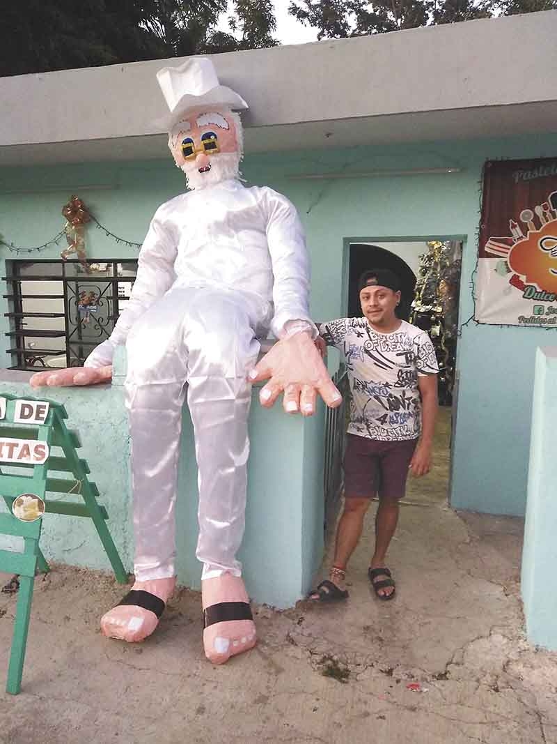 Este es el muñeco de año viejo más grande de Yucatán