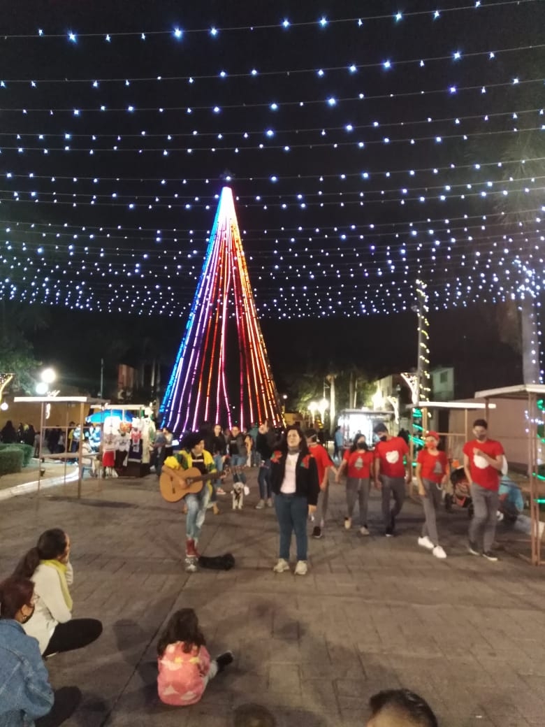 En la noche de Navidad, turistas abarrotan Paseo de Montejo en Mérida