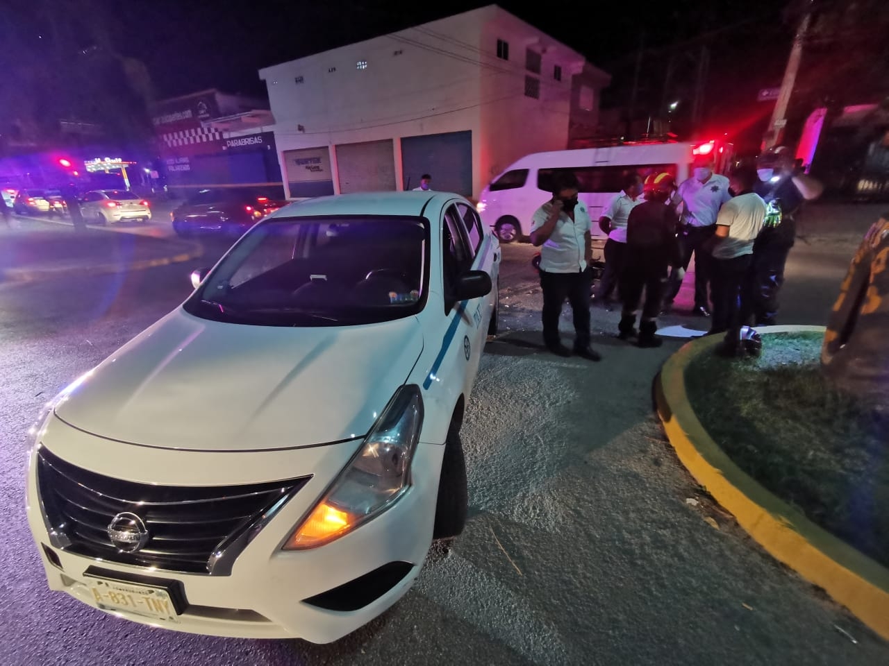 Noche teñida de rojo en Playa del Carmen