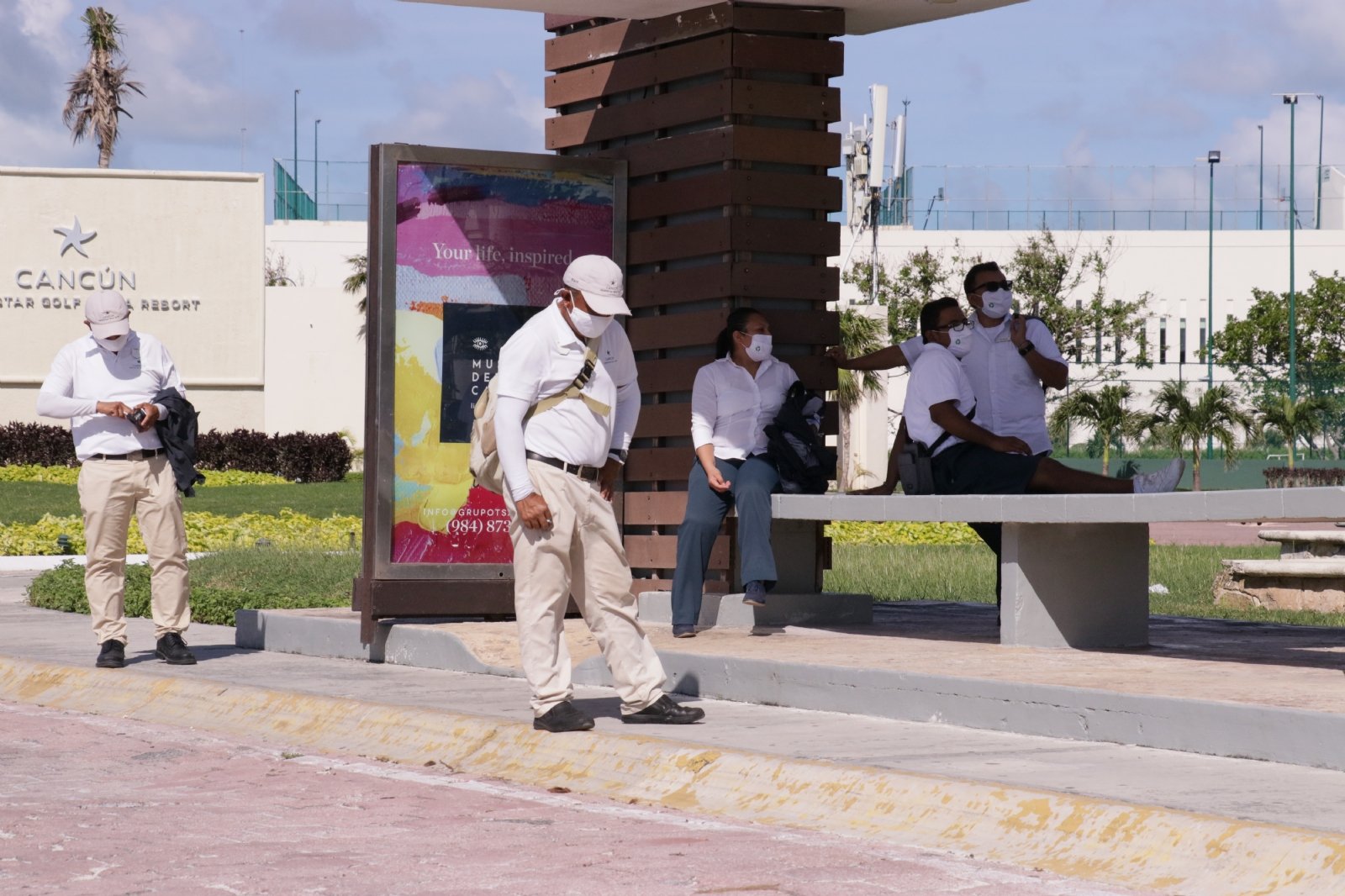 Trabajadores de hotelería prefieren jornadas extenuantes a quedarse sin empleo en Cancún