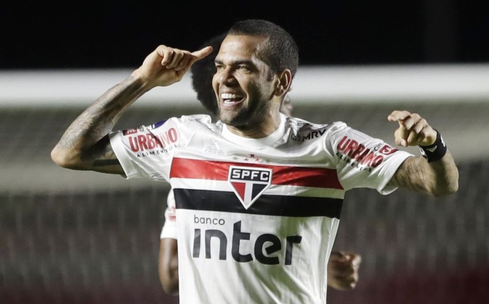 Dani Alves compone canción para luchar contra el COVID-19