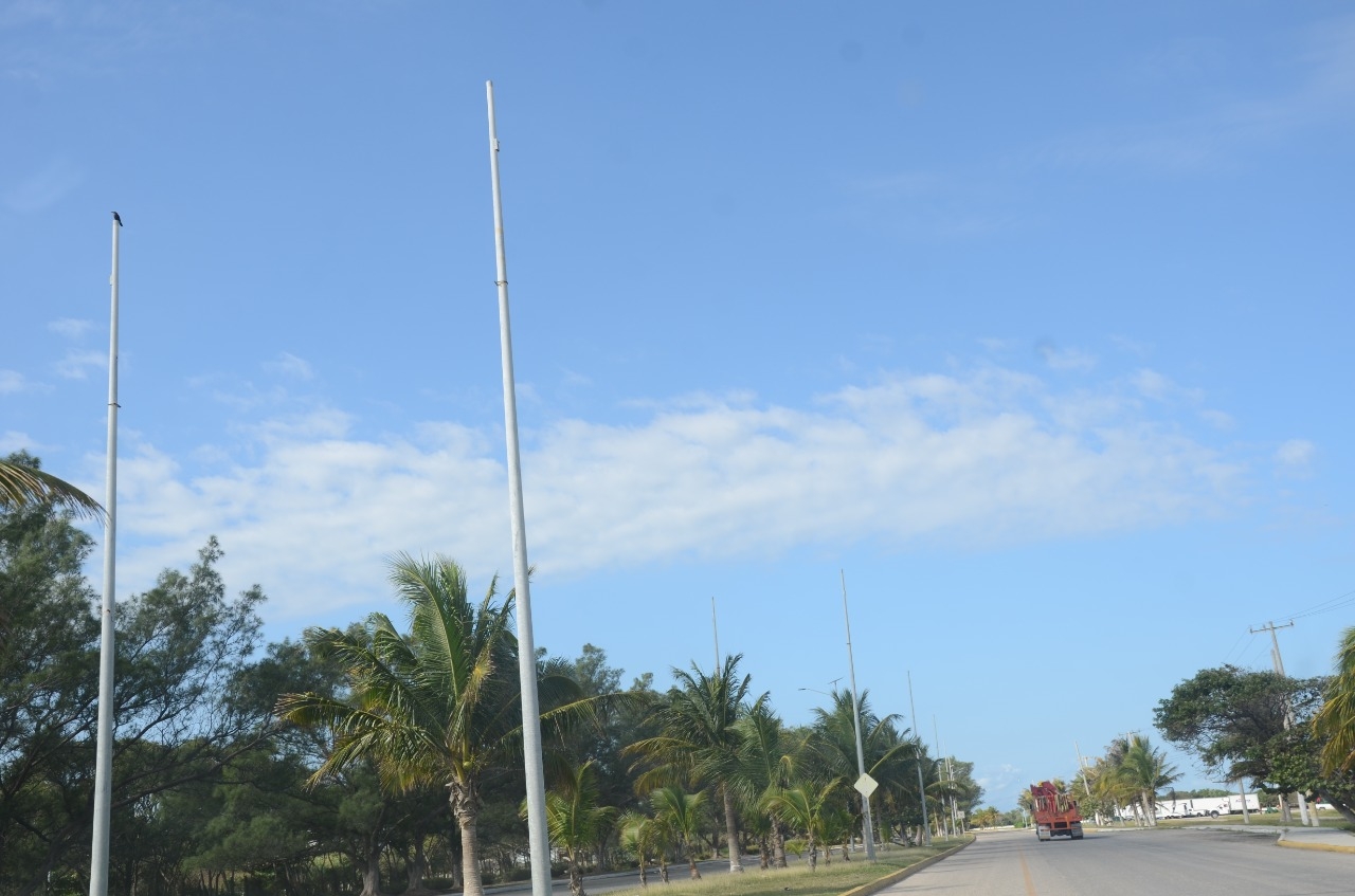 Sin paneles solares, así luce el boulevard Playa Norte en Ciudad del Carmen