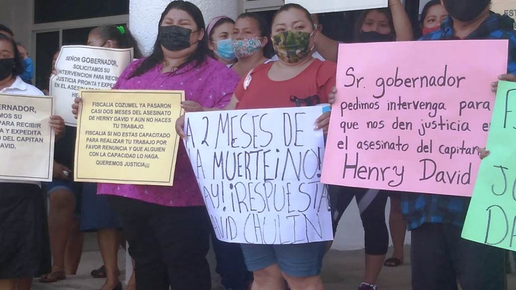 Los familiares protestaron en la Fiscalía de Cozumel.