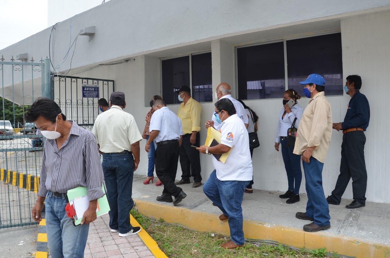 Vecinos exigen a la CFE frenar apagones eléctricos en la Península de Atasta