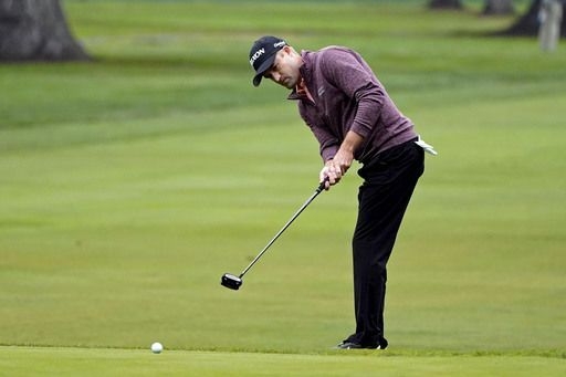 Russell Knox, líder del torneo Mayakoba tras la jornada de este día