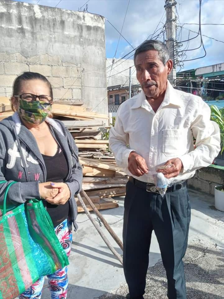 Don Sebastián estuvo acompañado de familiares durante la identificación del cuerpo