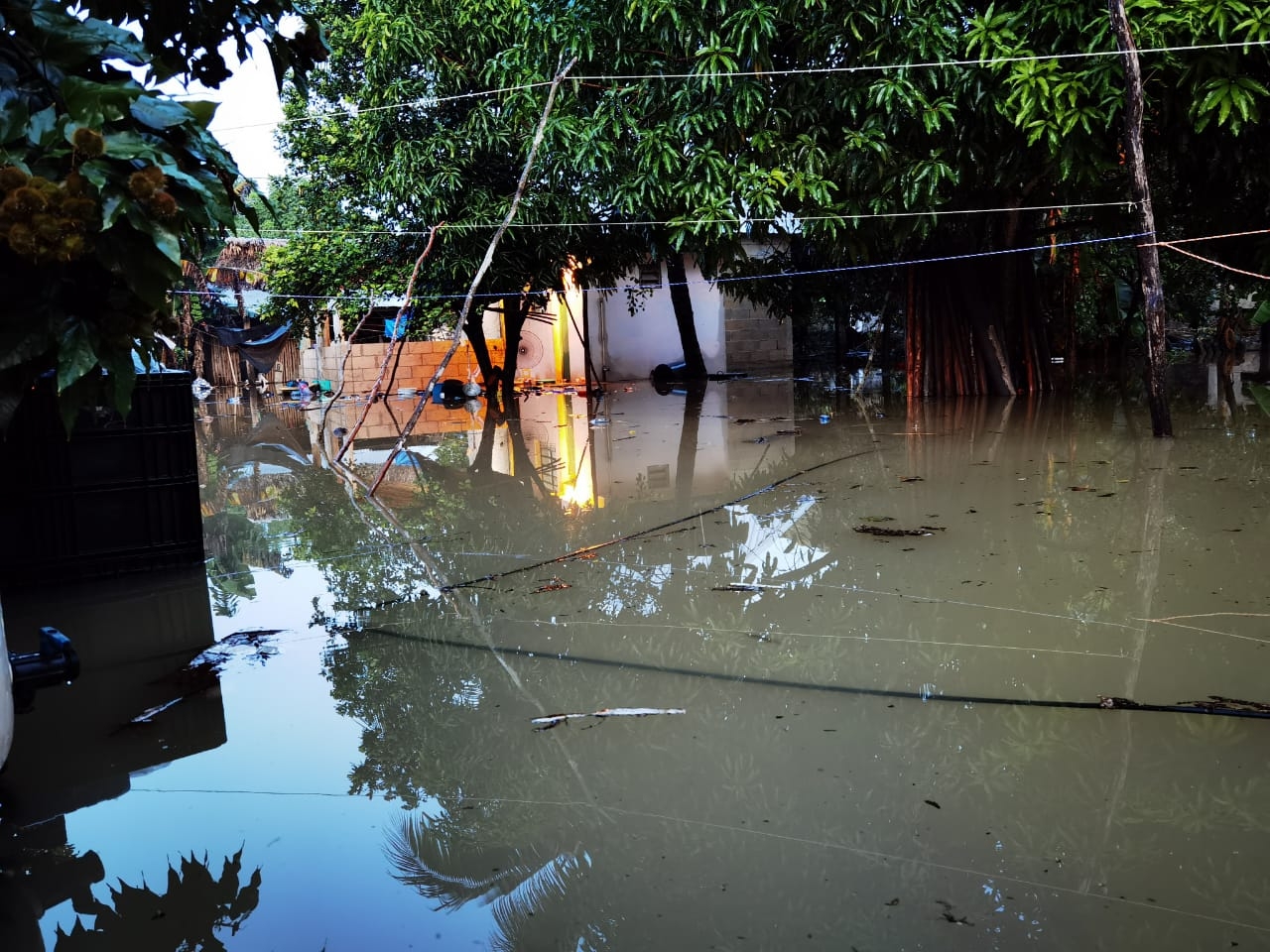 Comunidad indígena de Chumpón amanece entre el agua en Quintana Roo