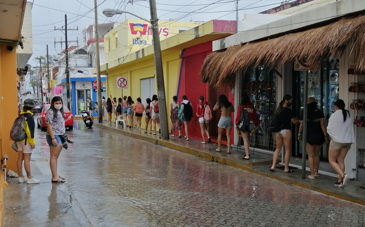 Lluvia impide llegada de turistas a Isla Mujeres