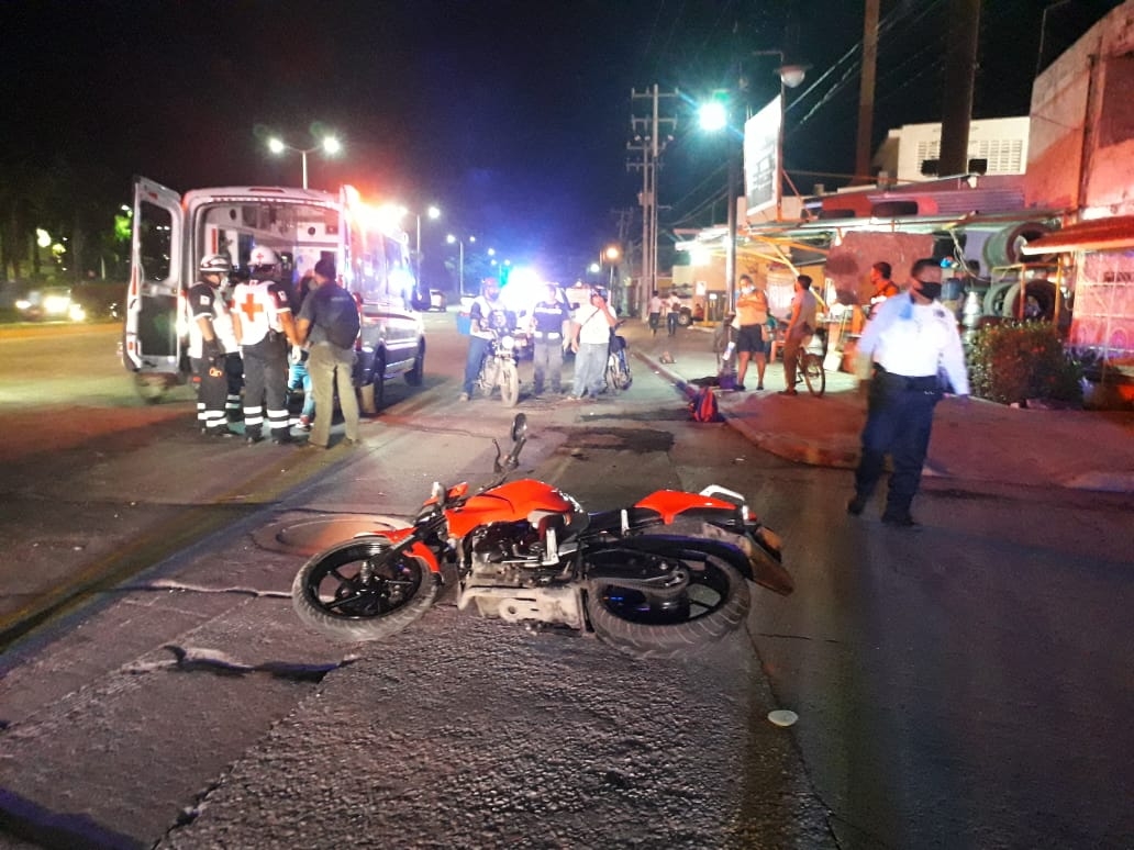 Imprudente conductora arrolla a un motociclista en Ciudad del Carmen