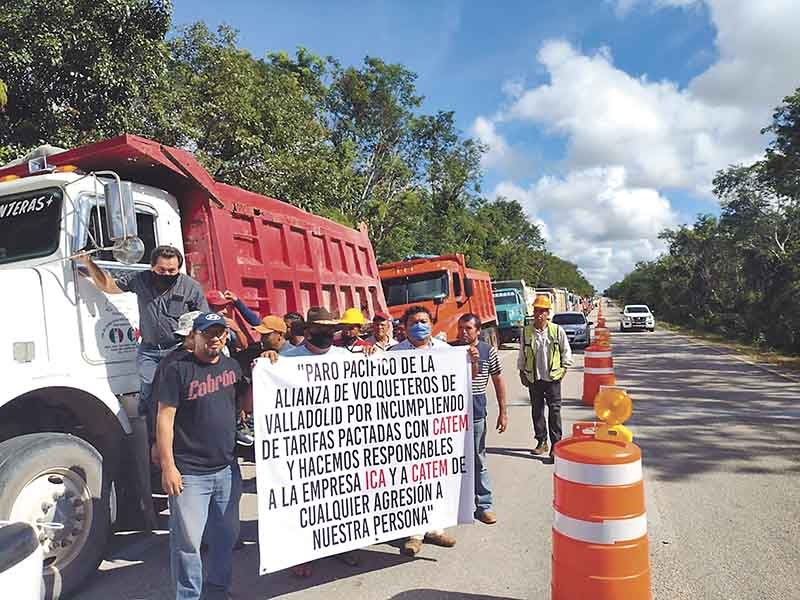 Volqueteros paran labores del Tren Maya por falta de pago en Valladolid