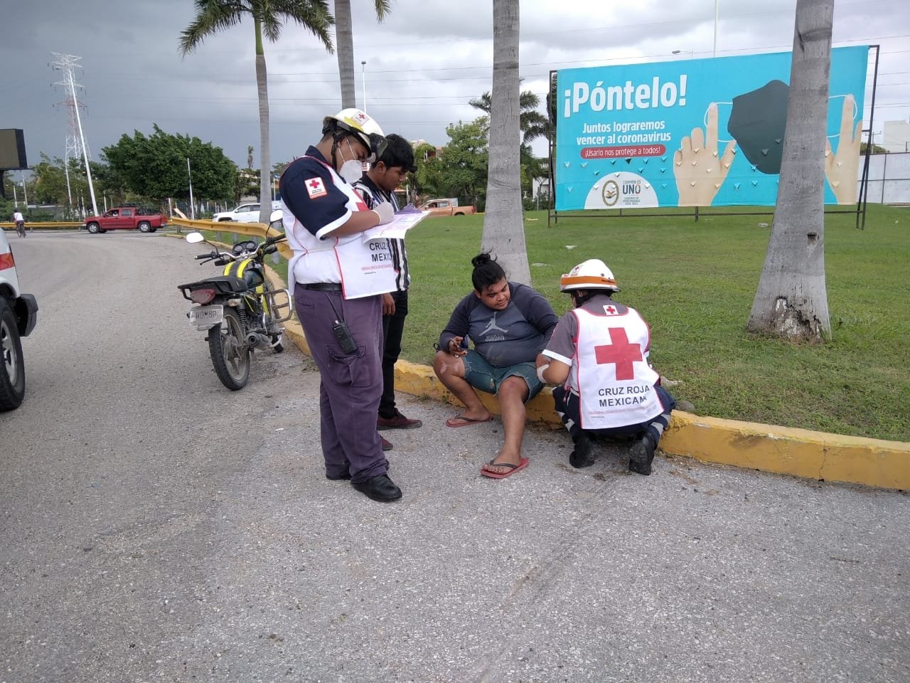 Motociclistas derrapan por conducir a exceso de velocidad en Ciudad del Carmen