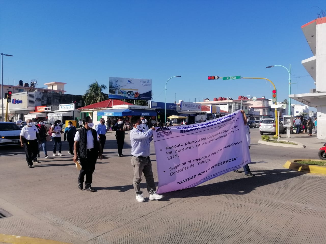 Sindicalizados del Colegio de Bachilleres marchan en Chetumal