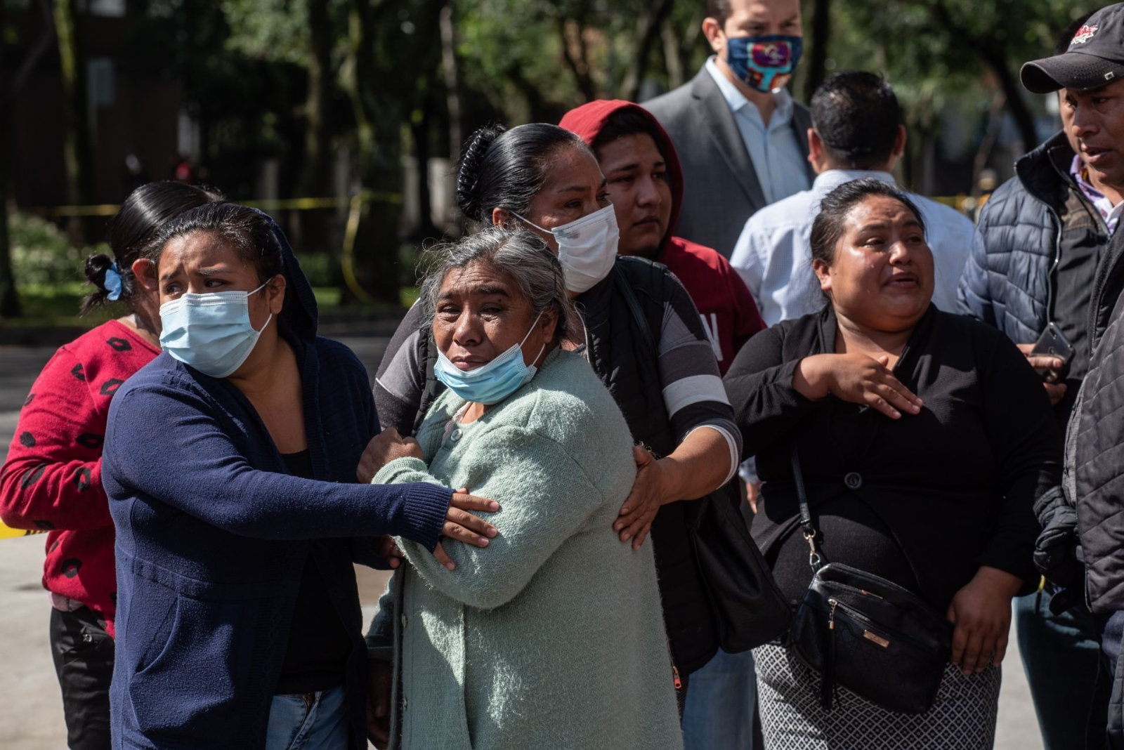 Familiares de Gabriela Gómez, quien falleció en el atentado contra Harfuch