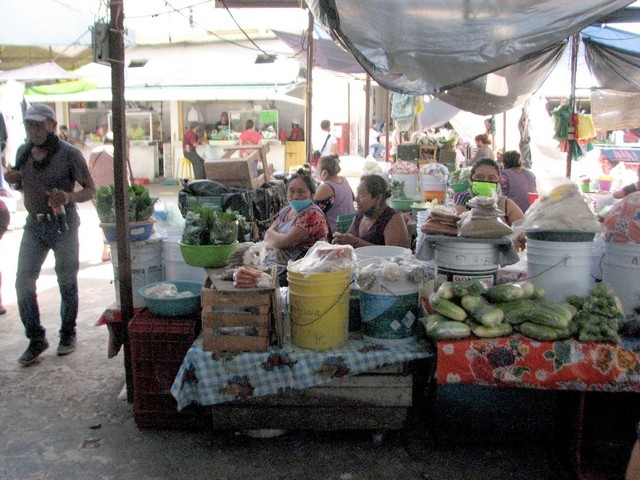 Piden realizar labores de limpieza en el mercado