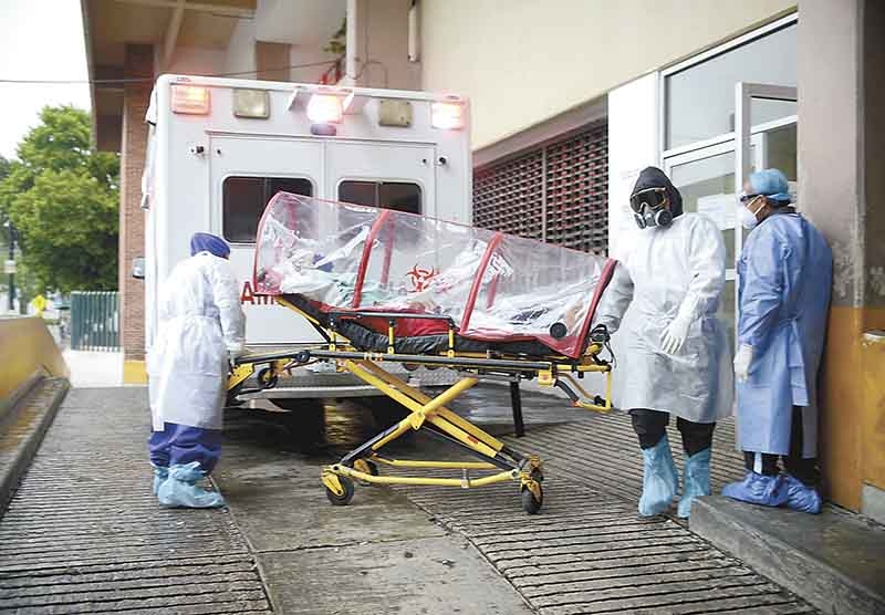 Trasladan a pacientes del Hospital Juárez a la T-1 por falta de espacio