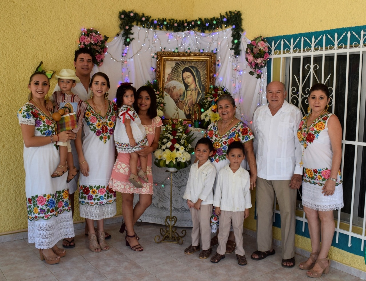 Feligreses celebran el "Día del yucateco" en honor a la Virgen de Guadalupe