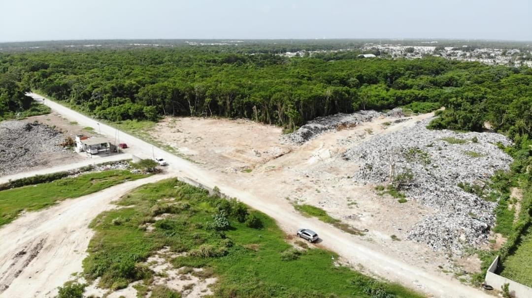 Vierten 4 mil metros cúbicos de tierra en basurero de Chetumal