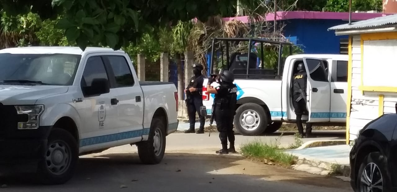 Detienen a dos hombres y aseguran droga tras cateo en Chetumal