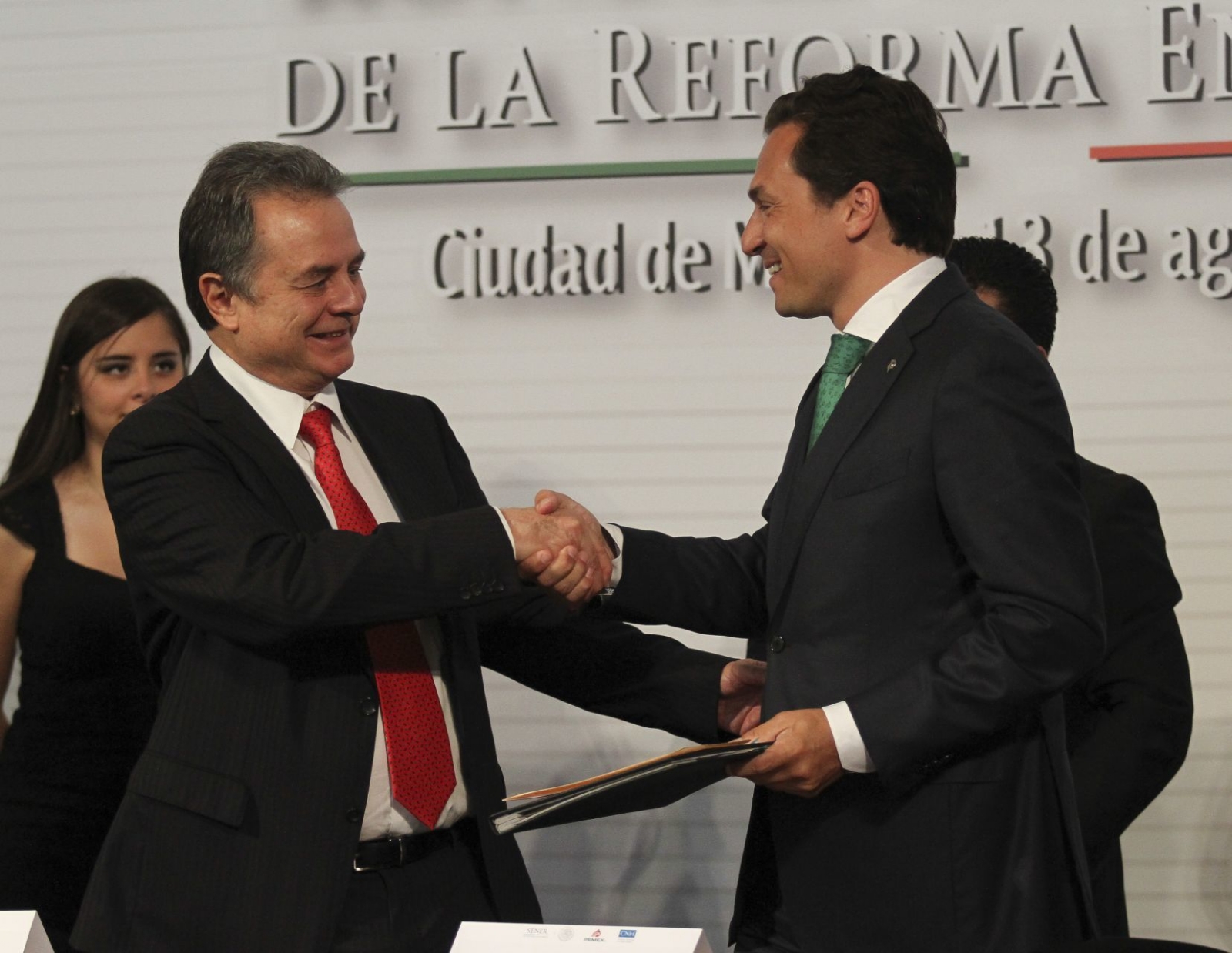 Pedro Joaquín Coldwell y Emilio Lozoya Austin durante la "Presentación de la Rondas Cero y Uno de la Reforma Energética" en 2014 (Cuartoscuro)