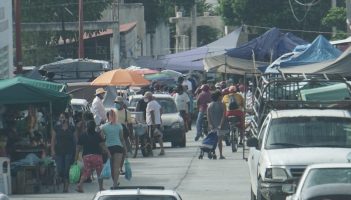 Crisis económica orilla a campechanos a vender en el tianguis del Joloch