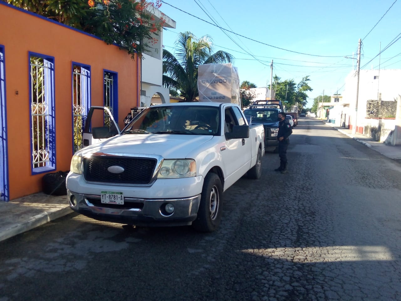 Hombres intentan transportar cientos de cervezas pero los detienen en Tizimín