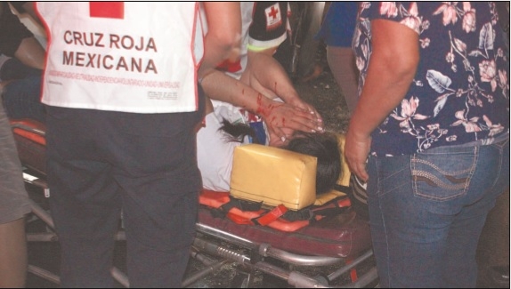 Accidente vial deja una mujer lesionada y daños por 100 mil pesos