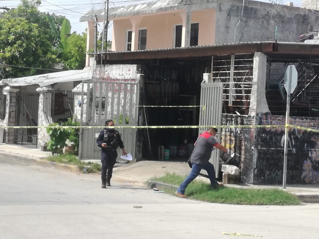 Balean a dos hombres al interior de una herrería en Cancún