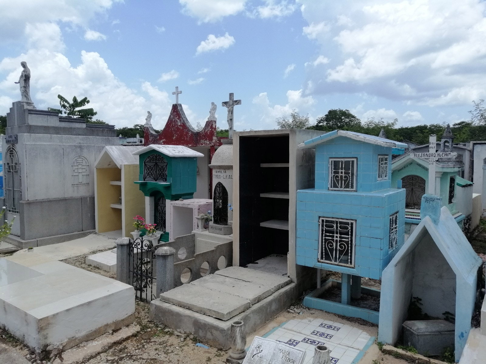 Cementerio de Seyé pide recoger cuerpos a familiares por falta de espacio