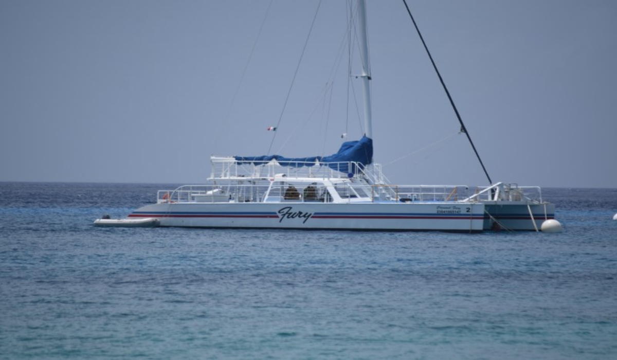 Encuentran sin vida a un trabajador de catamarán en Cozumel