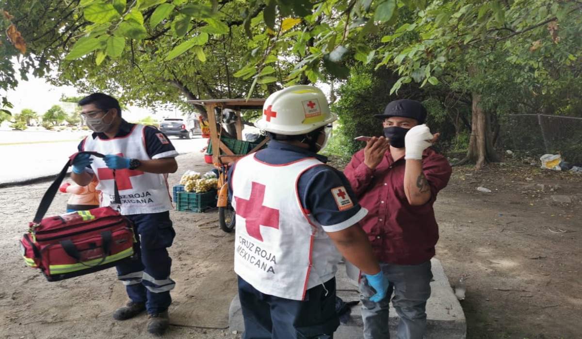 Limpiaparabrisas se lesiona con un vidrio roto en Ciudad del Carmen