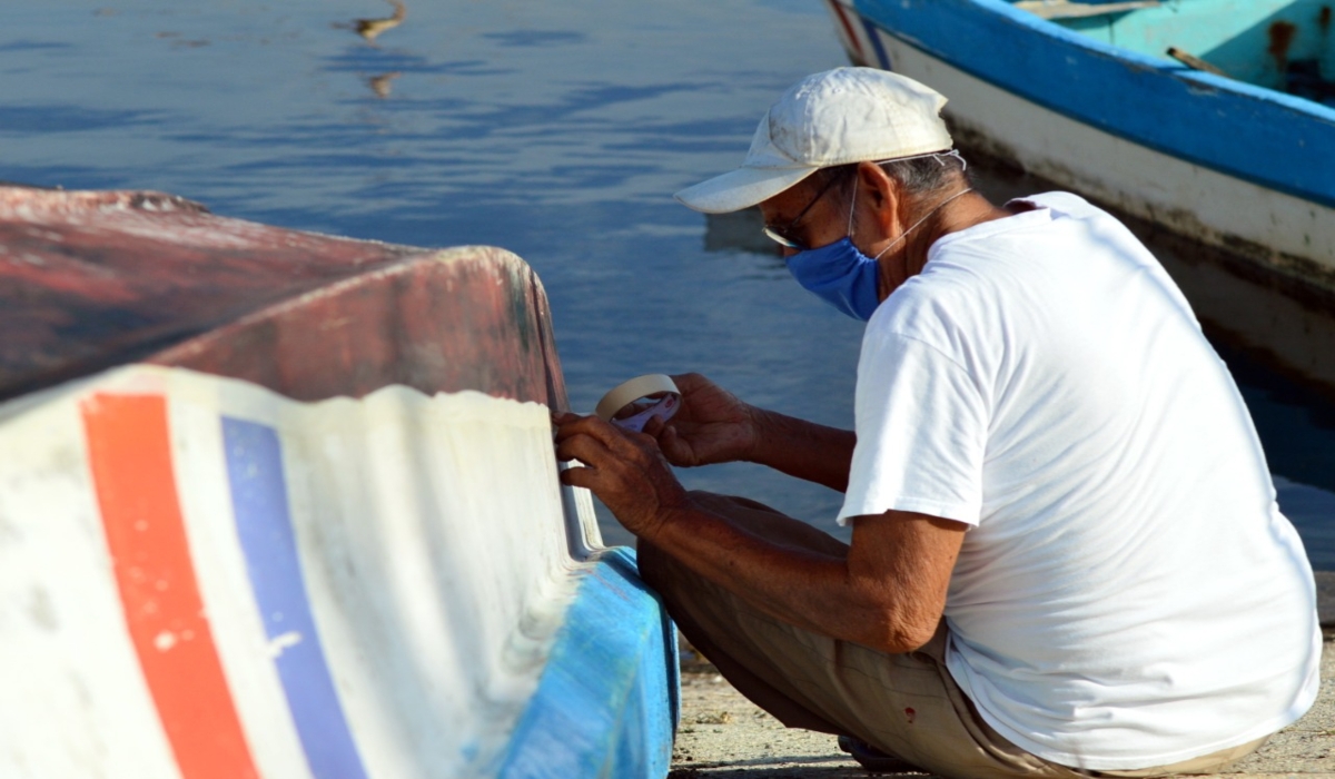 Pescadores en Campeche realizan los últimos preparativos para la captura de pulpo