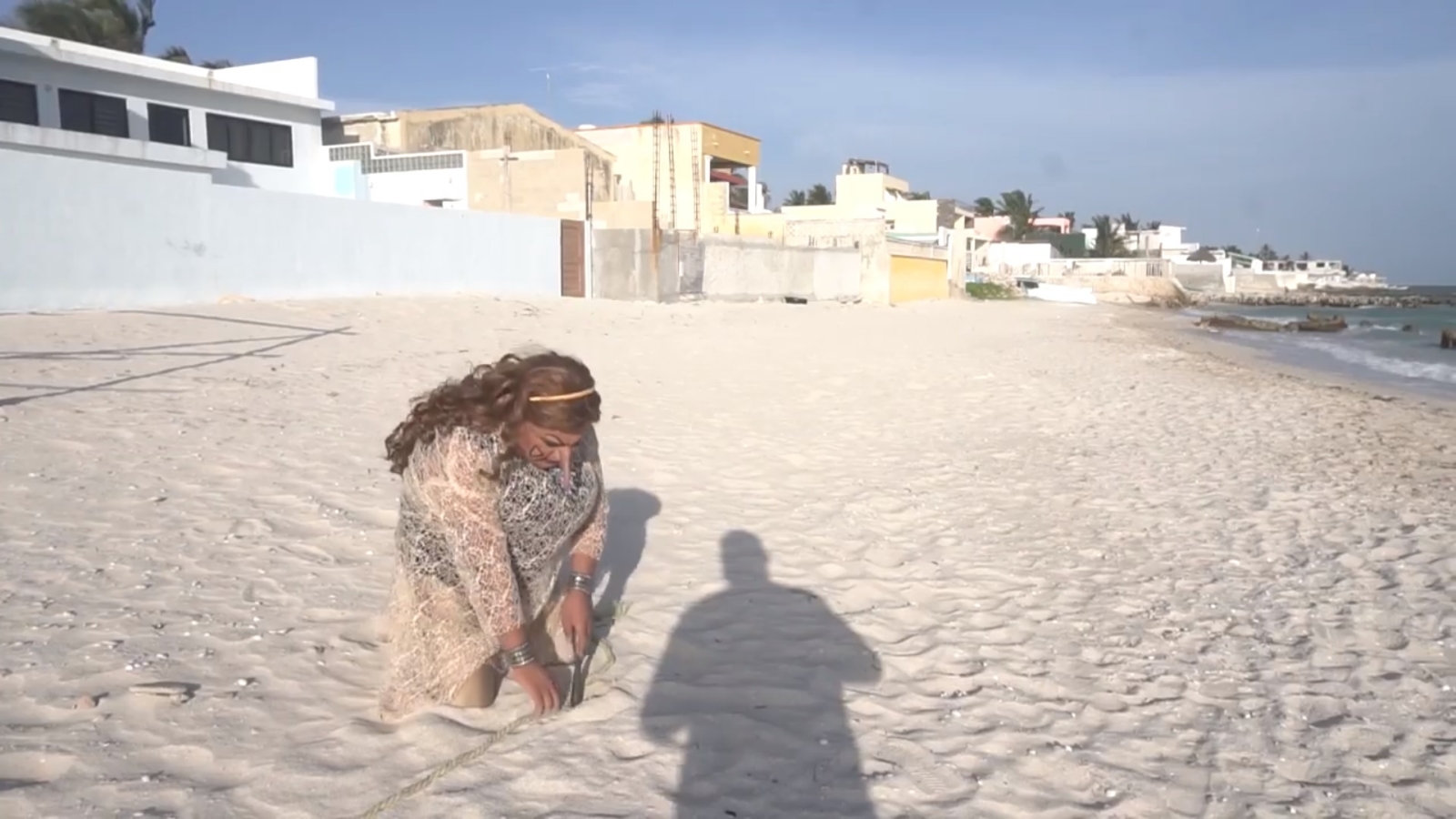 La Bruja Cuchi Cuchi se “apropia” de playa en Chicxulub Puerto: Video -  PorEsto