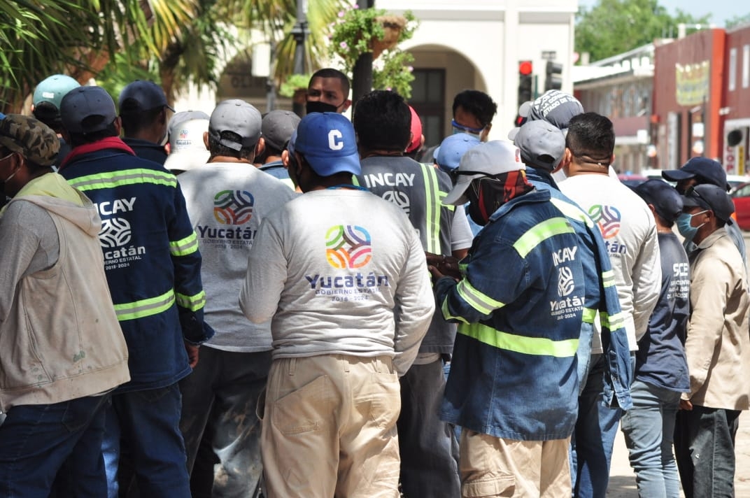 Trabajadores del Incay protestan en el Palacio de Gobierno