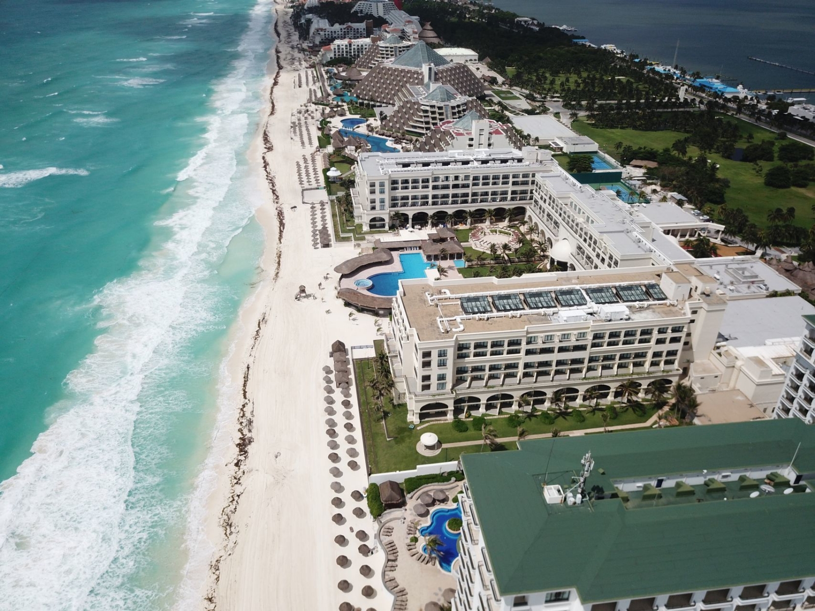 Playas de Cancún permanecerán cerradas hasta semáforo amarillo