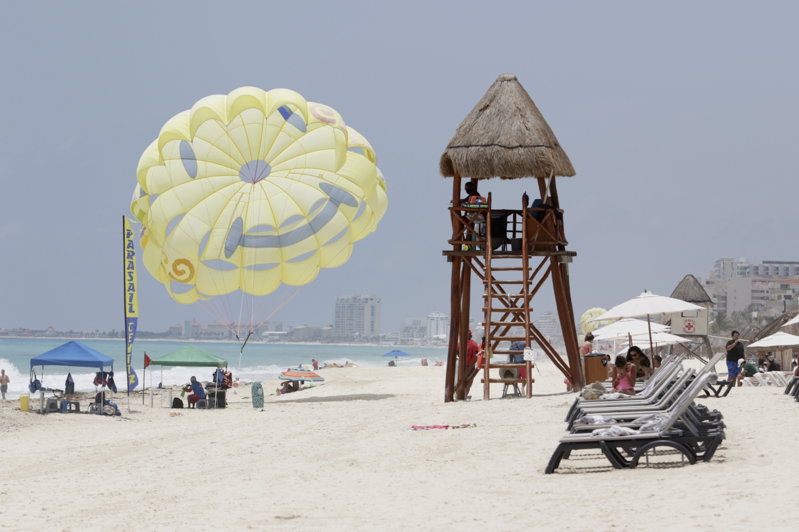 Reapertura de playas en Cancún genera discrepancia entre habitantes