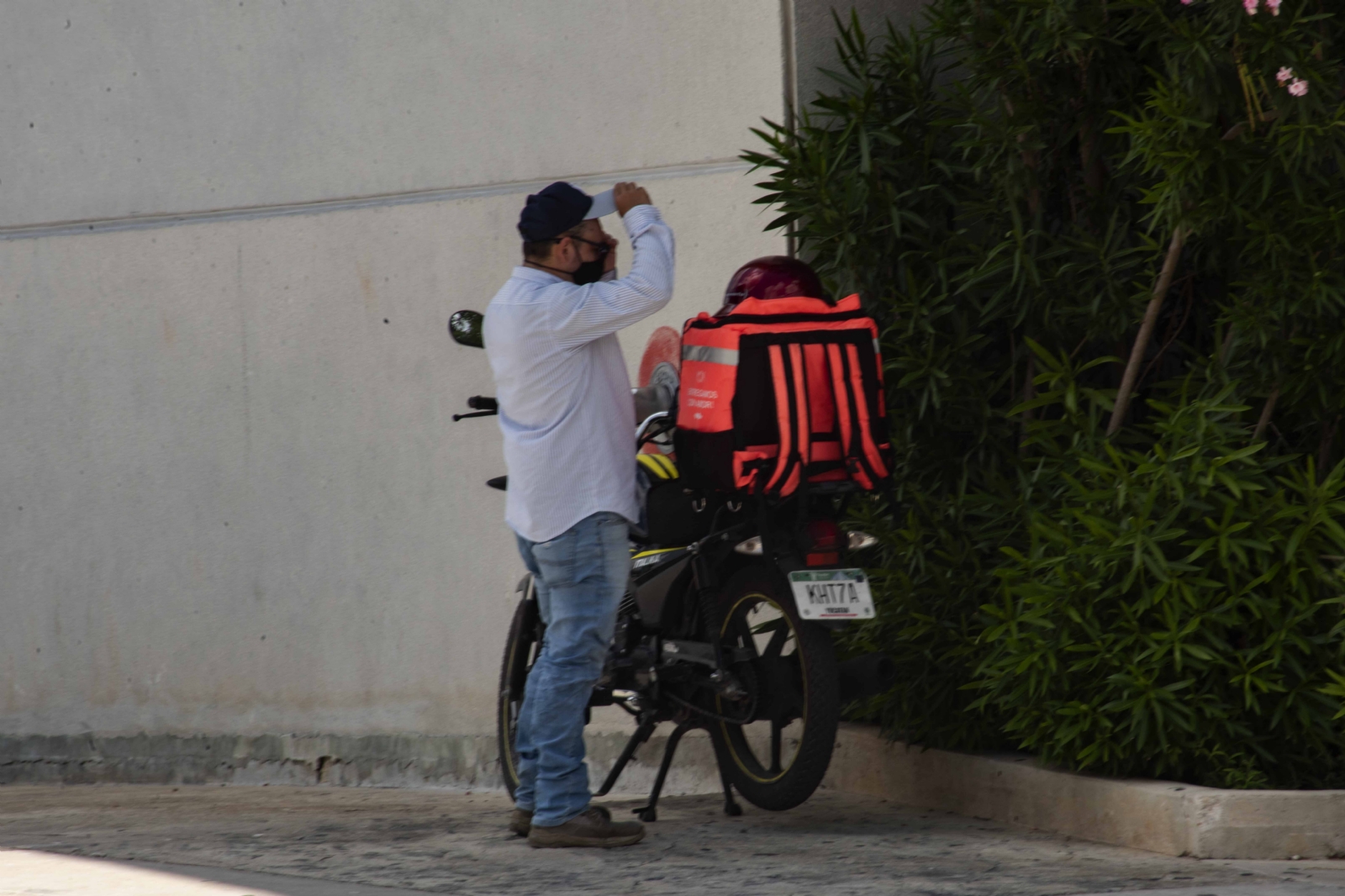 Toque de queda 'golpea' a repartidores de comida en Yucatán