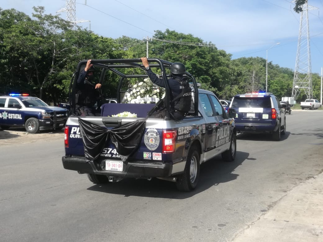 Despiden a comandante de la policía que murió por COVID-19 en Cancún