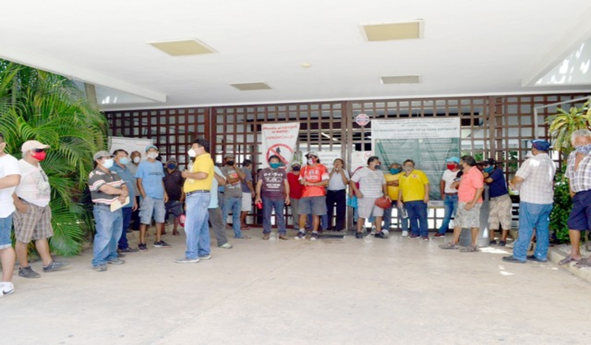 Pescadores de Campeche inician plantón en Palacio Federal