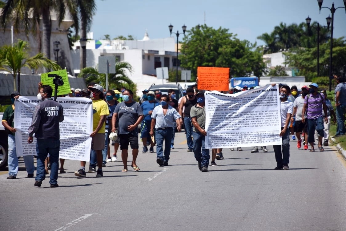 Pescadores de altura siguen sus protestas en Campeche