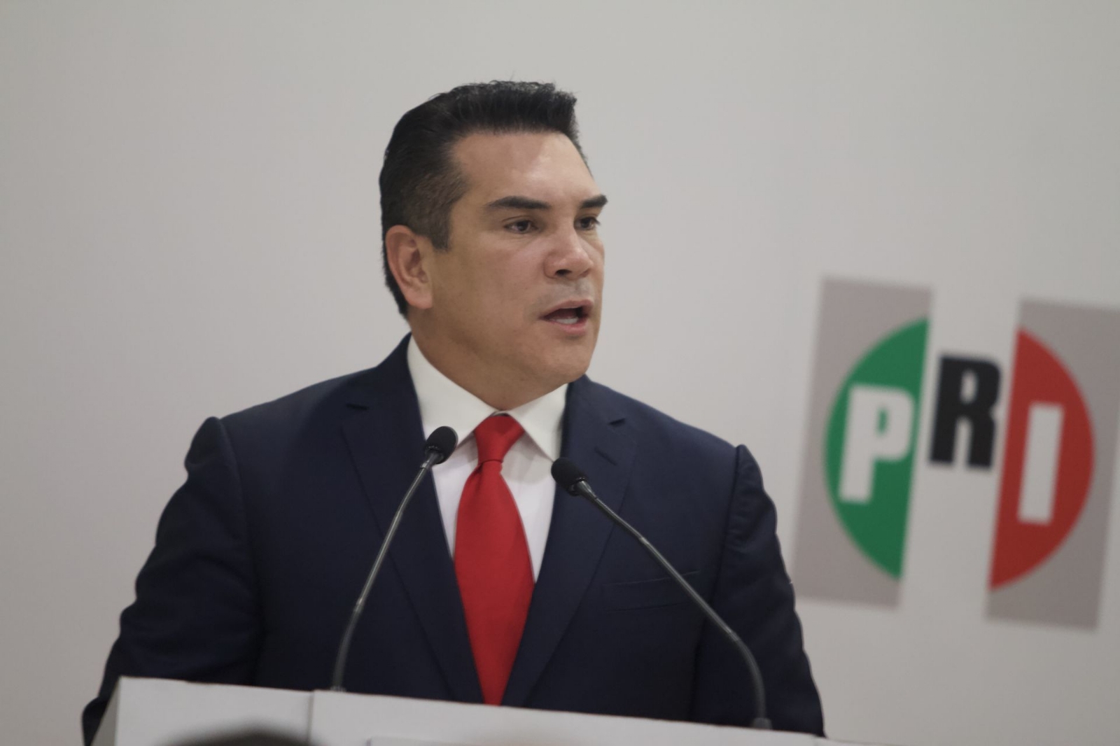 Gobierno de Campeche entrega solicitud de desafuero de Alejandro Moreno Cárdenas