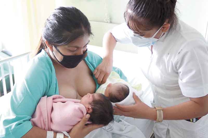 Lactancia materna, la primera vacuna de un bebé