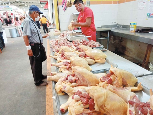 Monopolio en granjas avícolas afecta a comerciantes de Ciudad del Carmen