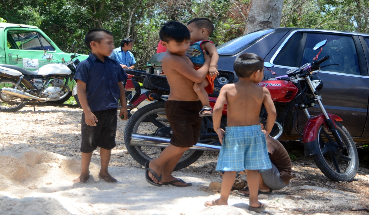 Clases por televisión, mal organizadas: madres de familia en Cancún