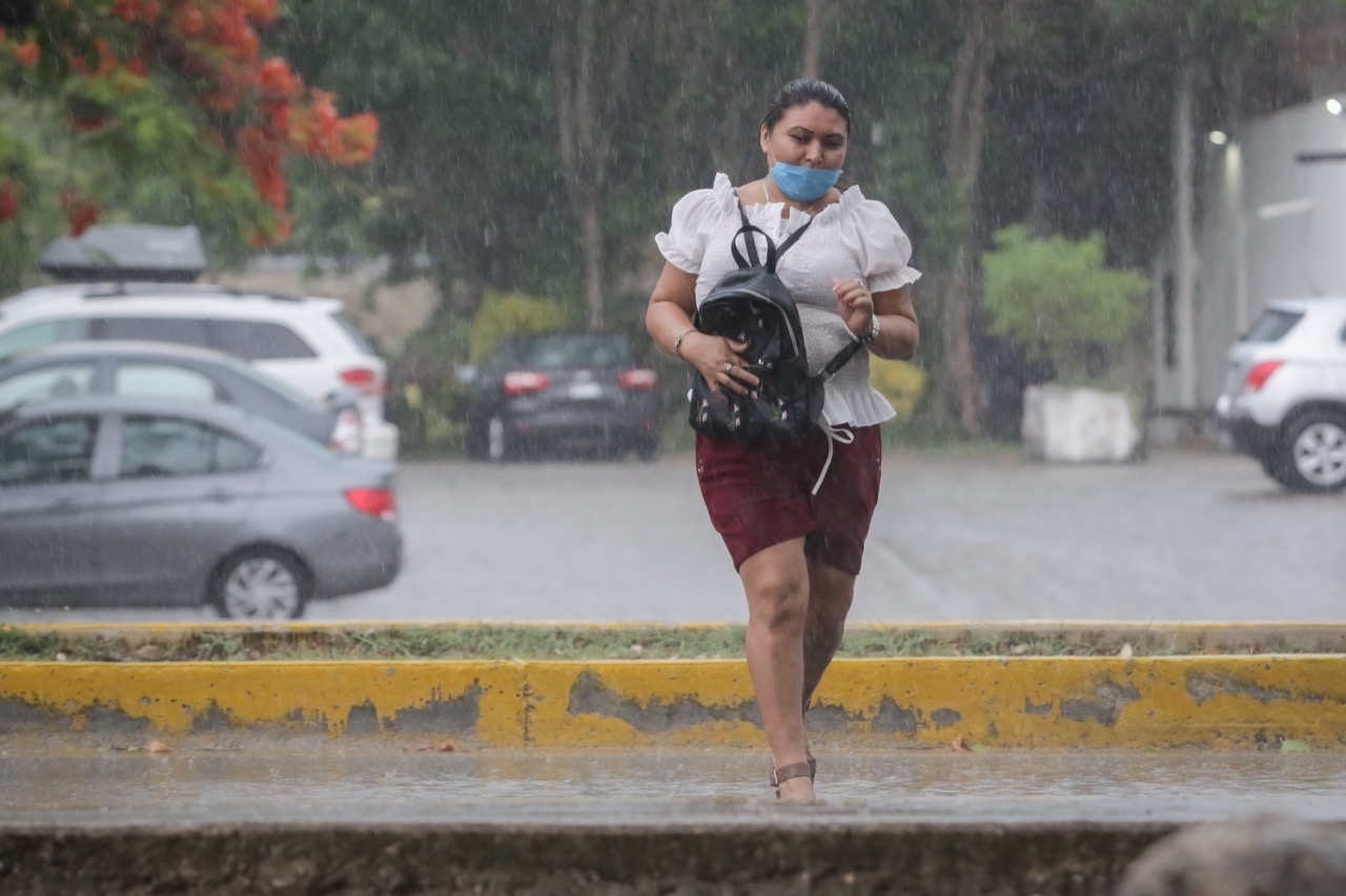 Depresión Tropical 14 cambia punto de impacto; ingresará entre Puerto Morelos y Cancún