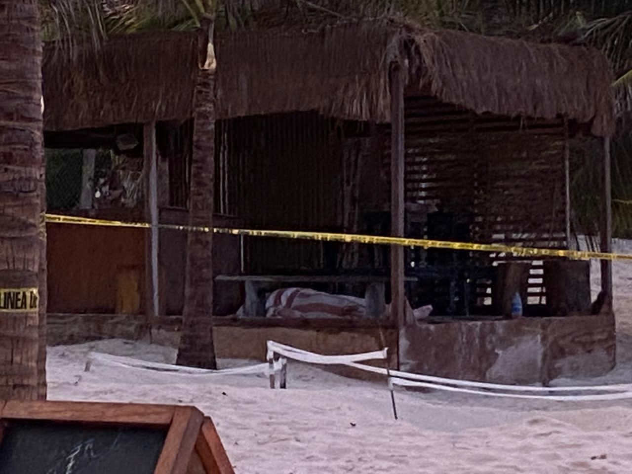 En Tulum, mujer muere tras caerle un rayo en la playa